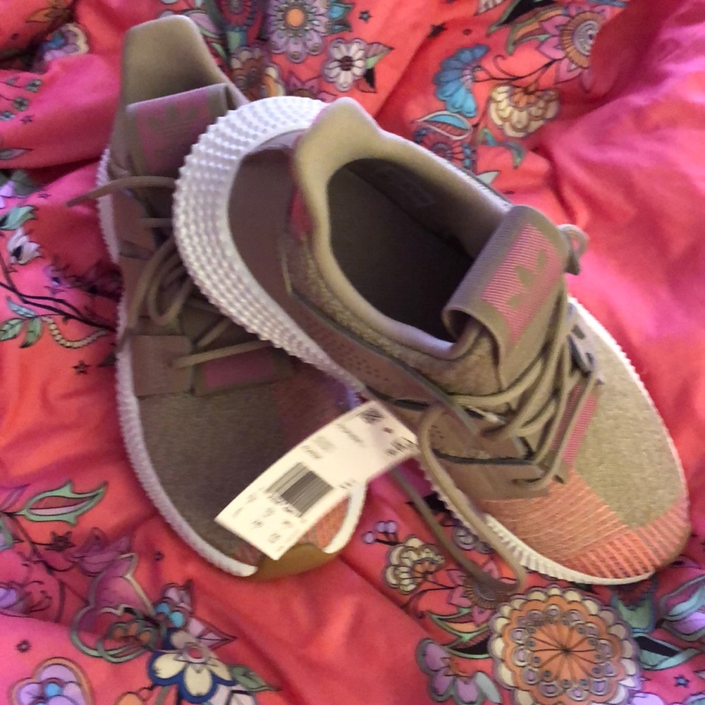 Boys size 6 Adidas